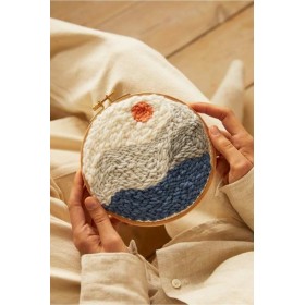 KIT PUNCH NEEDLE - LA MONTAÑA DE LA MEDITACIÓN