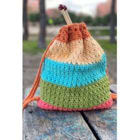 Patrón gratis de mochila-saco a crochet hecha con Boomer