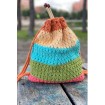 Patrón gratis de mochila-saco a crochet hecha con Boomer